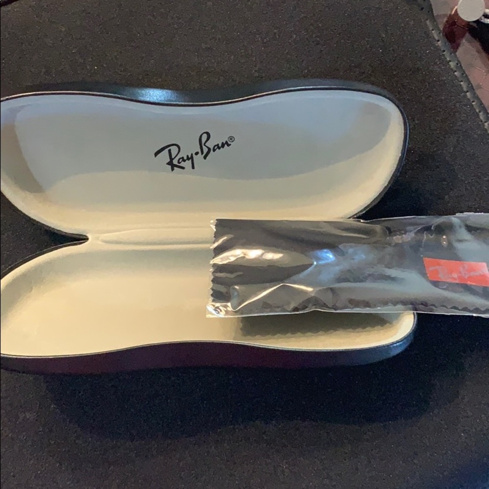 Ray-Ban glasses case and micro cleaning cloth
